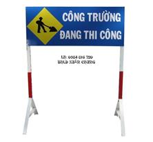 Biển báo công trình đang thi công hình chữ nhật