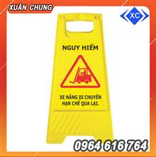 Biển cảnh báo xe nâng di chuyển hạn chế qua lại